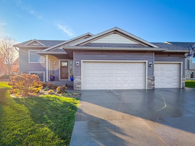 6143 39th Avenue NW, Rochester, MN 55901