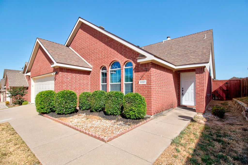 9001 Wild Rose Lane, Aubrey, TX 76227 — photo 2