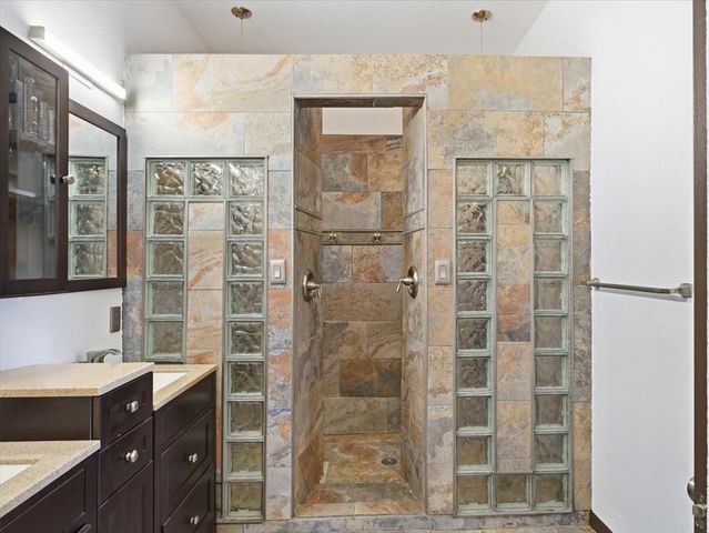 1039 Wood Brook Drive, Grand Prairie, TX 75052