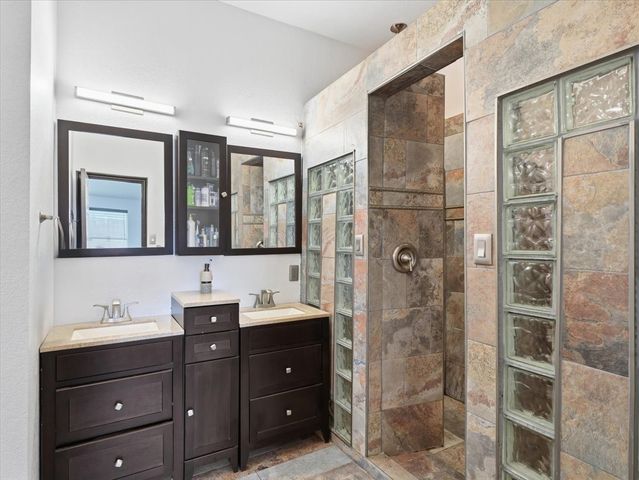 1039 Wood Brook Drive, Grand Prairie, TX 75052