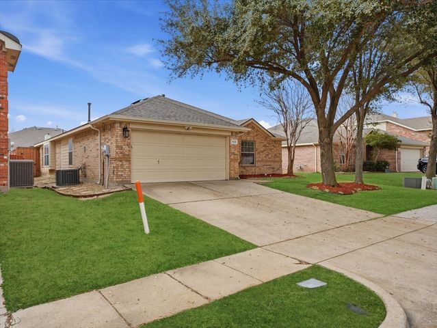 1039 Wood Brook Drive, Grand Prairie, TX 75052