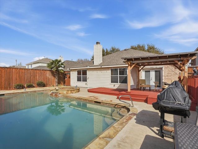 1039 Wood Brook Drive, Grand Prairie, TX 75052