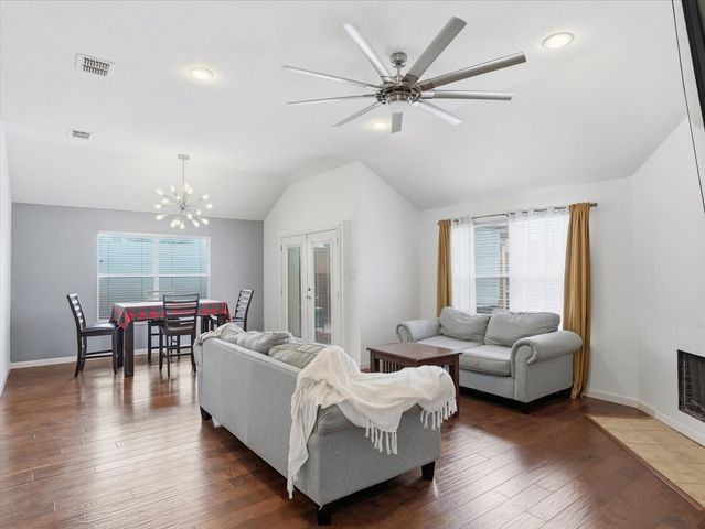 1039 Wood Brook Drive, Grand Prairie, TX 75052