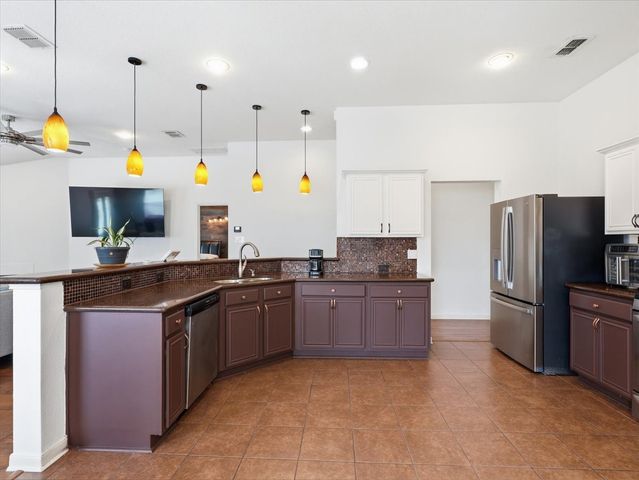 1039 Wood Brook Drive, Grand Prairie, TX 75052