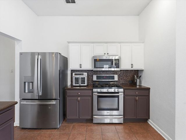 1039 Wood Brook Drive, Grand Prairie, TX 75052