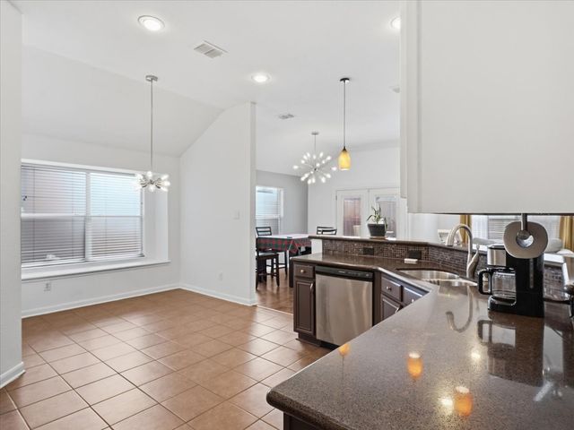 1039 Wood Brook Drive, Grand Prairie, TX 75052