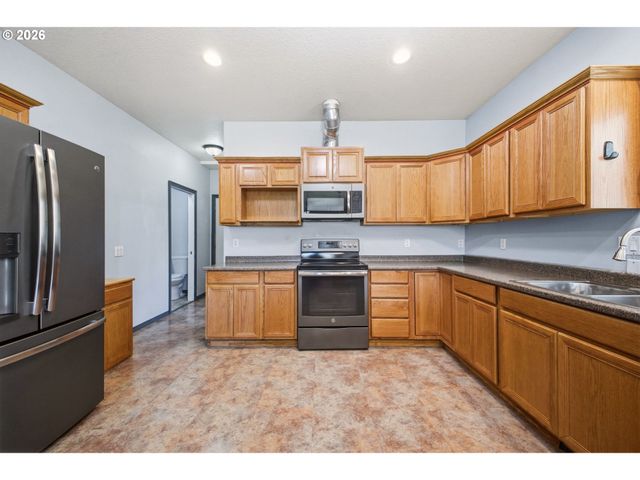 17911 Ne 158TH St, Brush Prairie, WA 98606