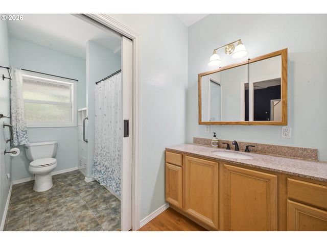 17911 Ne 158TH St, Brush Prairie, WA 98606