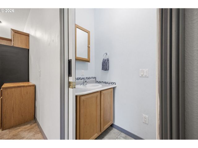 17911 Ne 158TH St, Brush Prairie, WA 98606