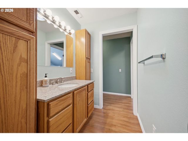 17911 Ne 158TH St, Brush Prairie, WA 98606