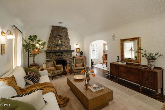 10107 Stonehurst Avenue, Los Angeles, CA 91352