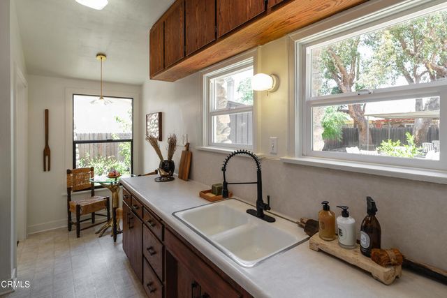 10107 Stonehurst Avenue, Los Angeles, CA 91352