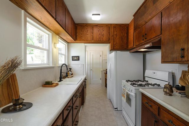 10107 Stonehurst Avenue, Los Angeles, CA 91352