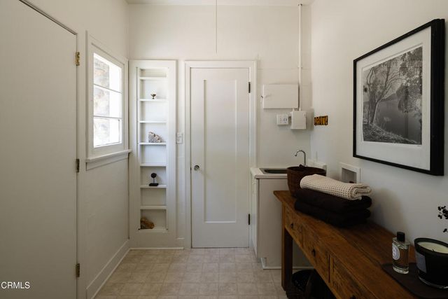 10107 Stonehurst Avenue, Los Angeles, CA 91352