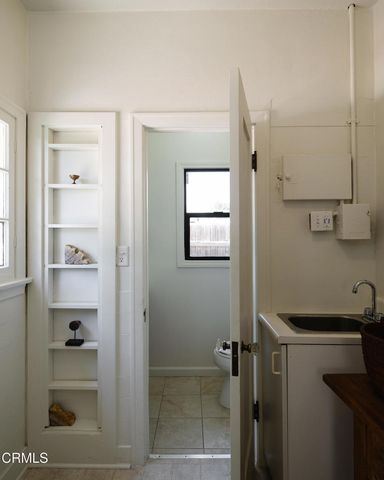 10107 Stonehurst Avenue, Los Angeles, CA 91352