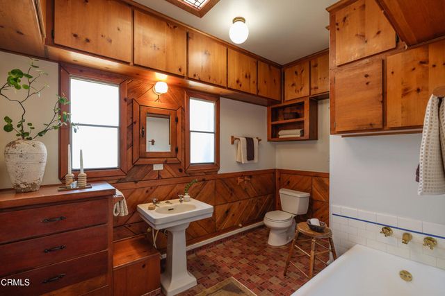 10107 Stonehurst Avenue, Los Angeles, CA 91352