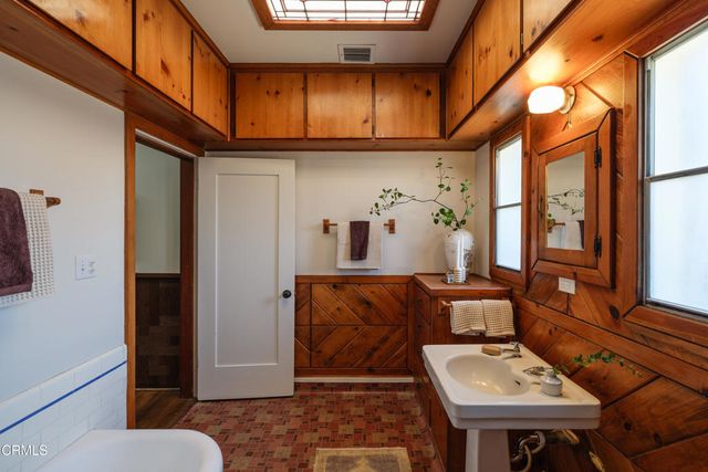 10107 Stonehurst Avenue, Los Angeles, CA 91352