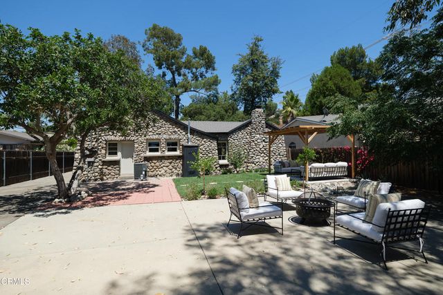10107 Stonehurst Avenue, Los Angeles, CA 91352