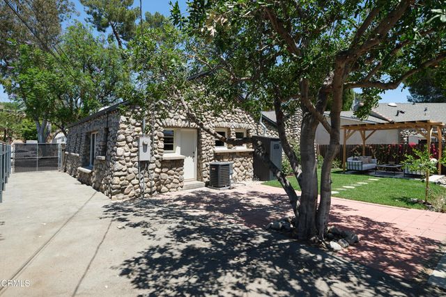 10107 Stonehurst Avenue, Los Angeles, CA 91352
