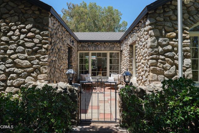 10107 Stonehurst Avenue, Los Angeles, CA 91352