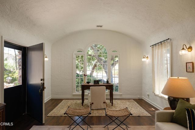 10107 Stonehurst Avenue, Los Angeles, CA 91352