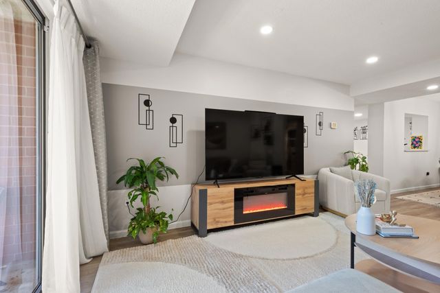 345 Place Ln 345, Woburn, MA 01801