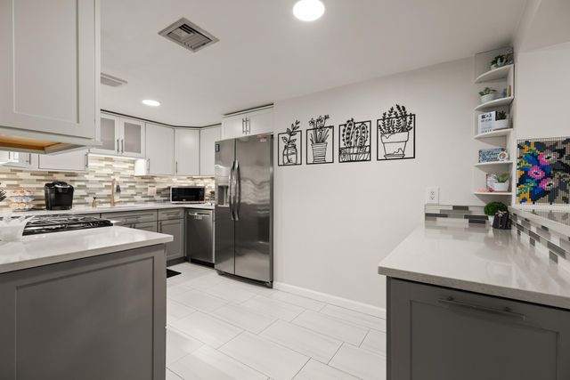 345 Place Ln 345, Woburn, MA 01801