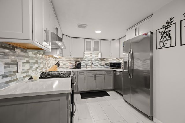 345 Place Ln 345, Woburn, MA 01801