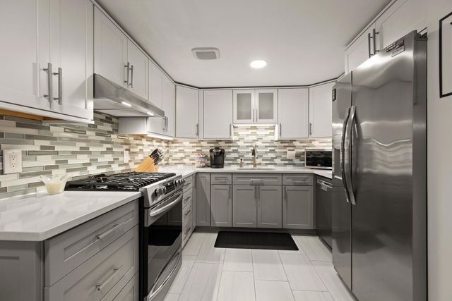 345 Place Ln 345, Woburn, MA 01801
