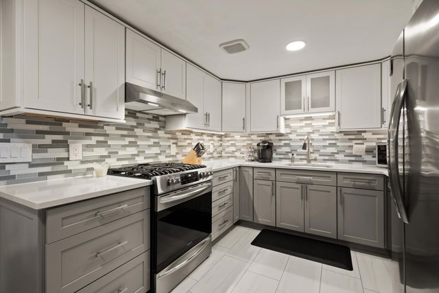 345 Place Ln 345, Woburn, MA 01801