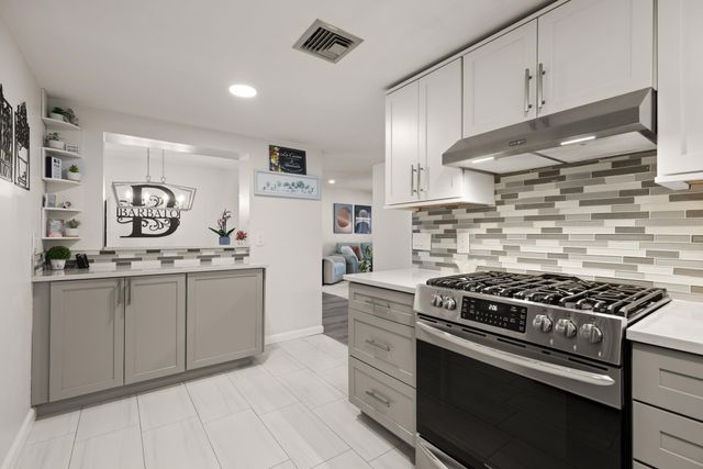 345 Place Ln 345, Woburn, MA 01801