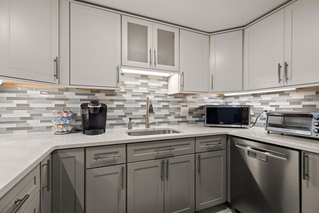 345 Place Ln 345, Woburn, MA 01801