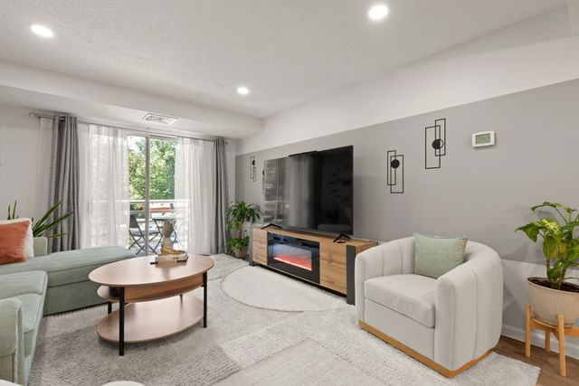 345 Place Ln 345, Woburn, MA 01801