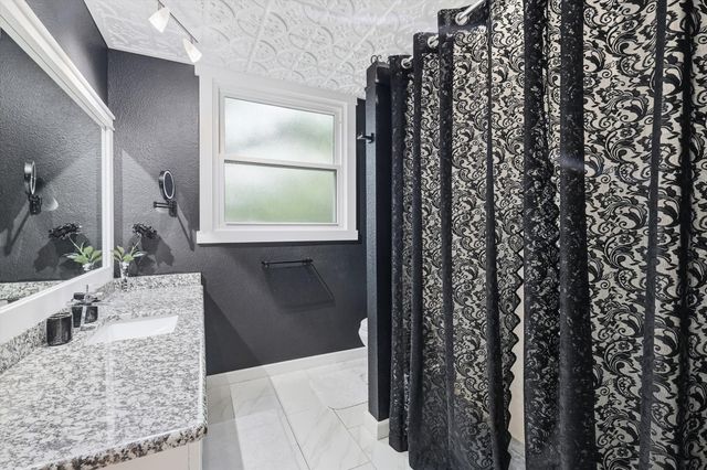 1221 Circle Lane, Bedford, TX 76022