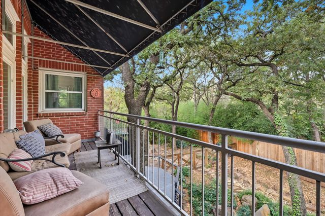 1221 Circle Lane, Bedford, TX 76022