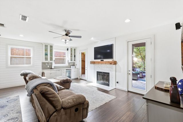 1221 Circle Lane, Bedford, TX 76022