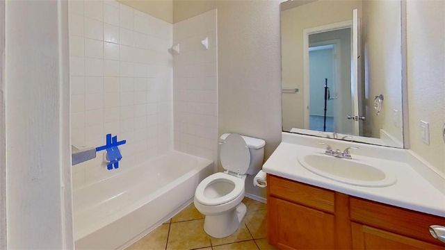 105 Fishbaugh LN, Hutto, TX 78634