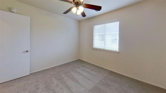 105 Fishbaugh LN, Hutto, TX 78634