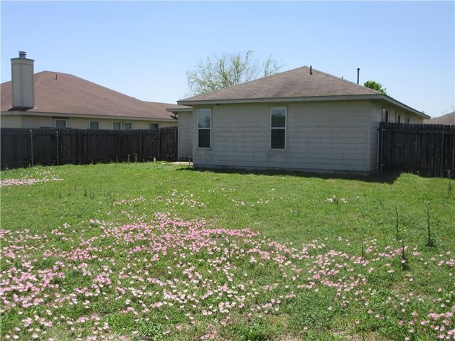 105 Fishbaugh LN, Hutto, TX 78634