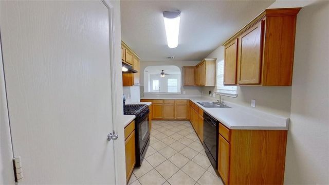 105 Fishbaugh LN, Hutto, TX 78634