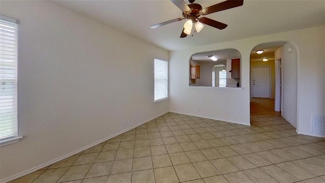 105 Fishbaugh LN, Hutto, TX 78634