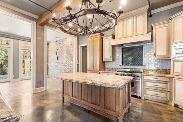 101 Tortola Lane, Youngsville, LA 70592