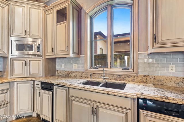 101 Tortola Lane, Youngsville, LA 70592