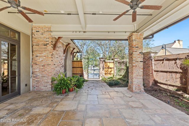 101 Tortola Lane, Youngsville, LA 70592