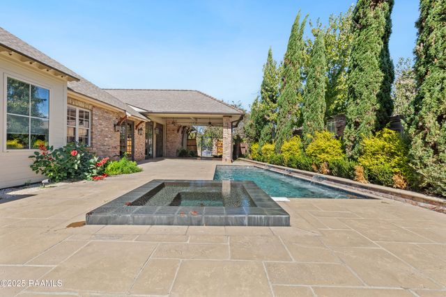 101 Tortola Lane, Youngsville, LA 70592