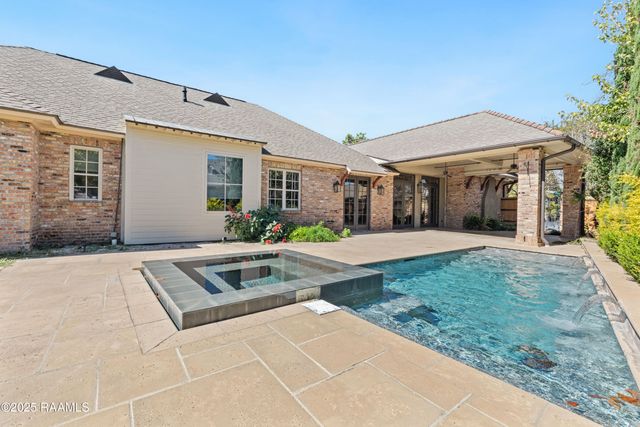 101 Tortola Lane, Youngsville, LA 70592