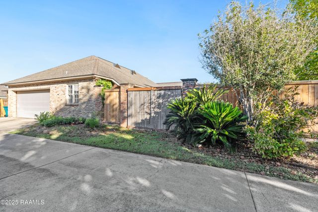 101 Tortola Lane, Youngsville, LA 70592