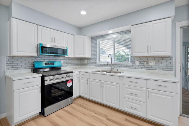 825 NW AVENUE Y AVENUE NW, Winter Haven, FL 33881