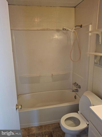 413 10TH AVE, Lindenwold, NJ 08021