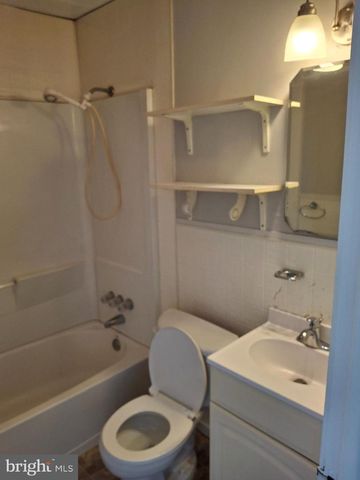 413 10TH AVE, Lindenwold, NJ 08021